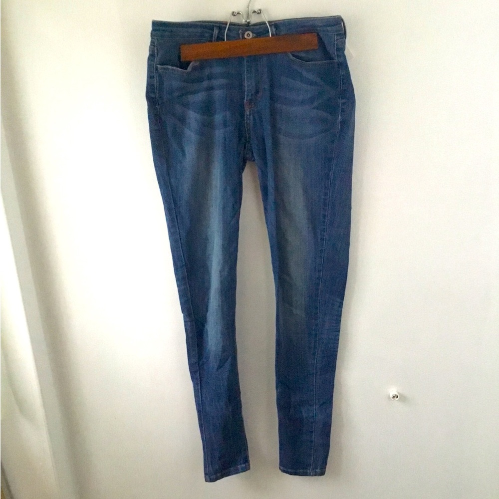Women’s size 5 Levi’s Jeans